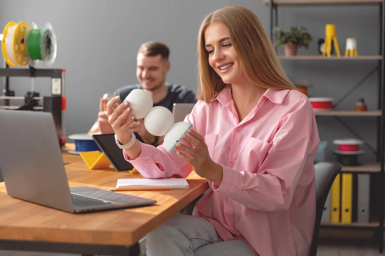 Tableaux financiers et analyses comparatives sur écran d'ordinateur